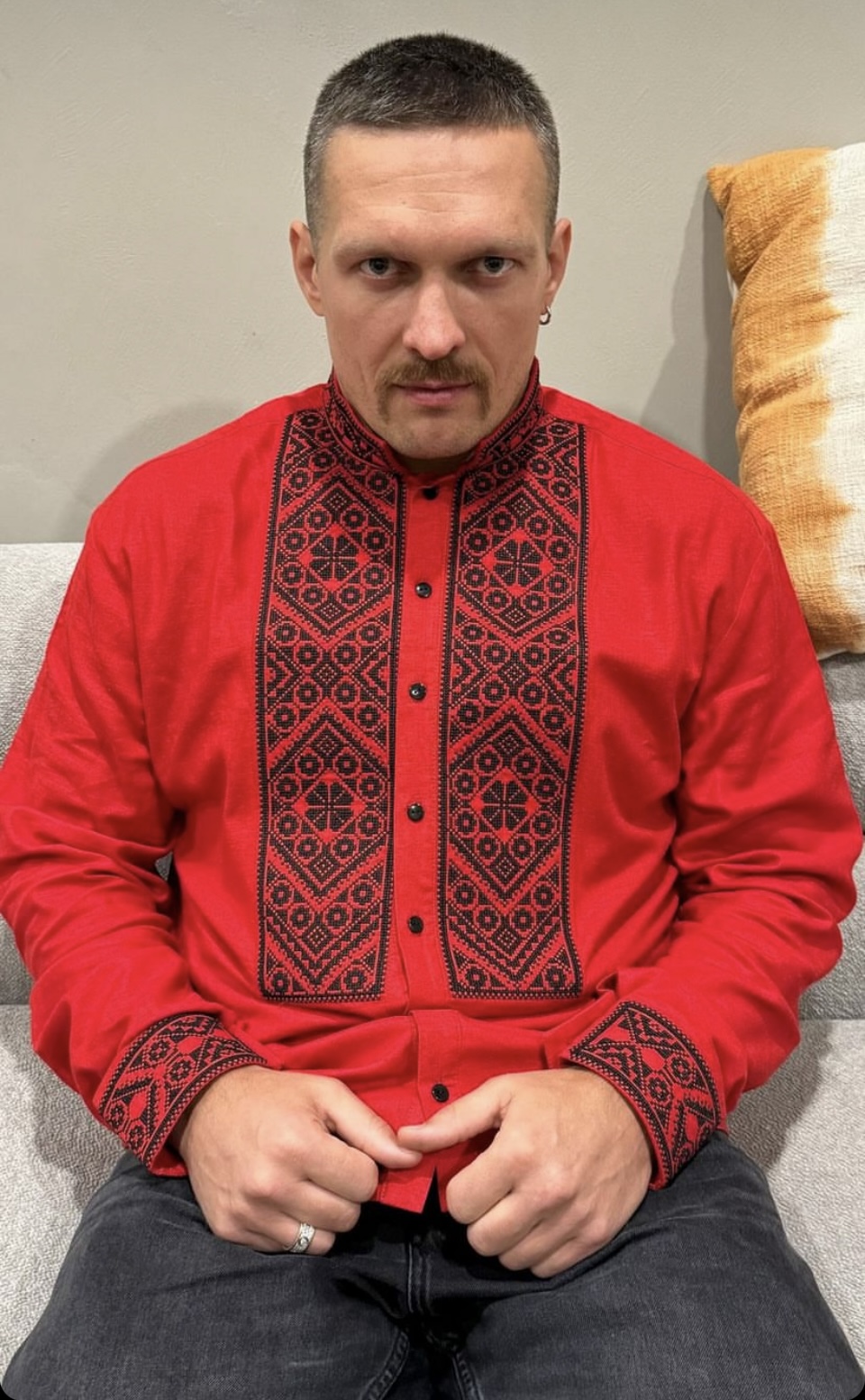 Як створювалась особлива вишиванка для Олександра Усика з нагоди поєдинку з Ф’юрі